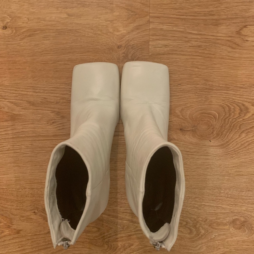Zara leather square booties (Color ; Off-White)